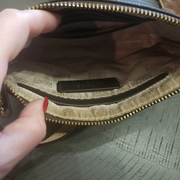 Authentic Signature Michael Kors Wristlet! - Picture 5 of 5